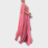 Mabel - Elegante Maxikleider mit Cape und hohem Schlitz