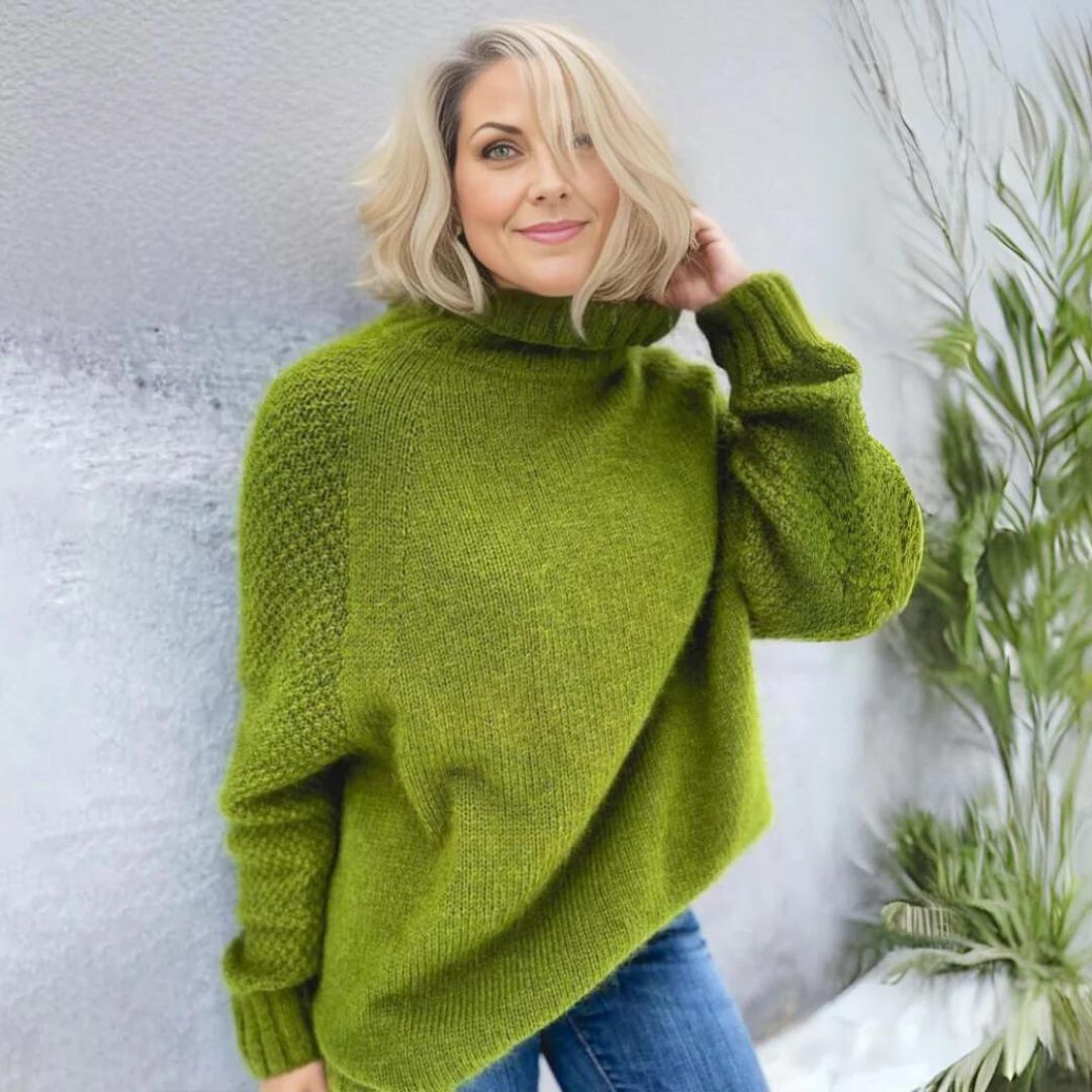 Women’s green rollneck sweater with long sleeves and ribbed cuffs