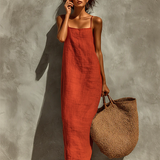 Rotes Damenkleid mit Spaghettiträgern und eckigem Ausschnitt, zeitloser Boho-Resort-Stil