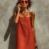 Rotes Damenkleid mit Spaghettiträgern und eckigem Ausschnitt, zeitloser Boho-Resort-Stil