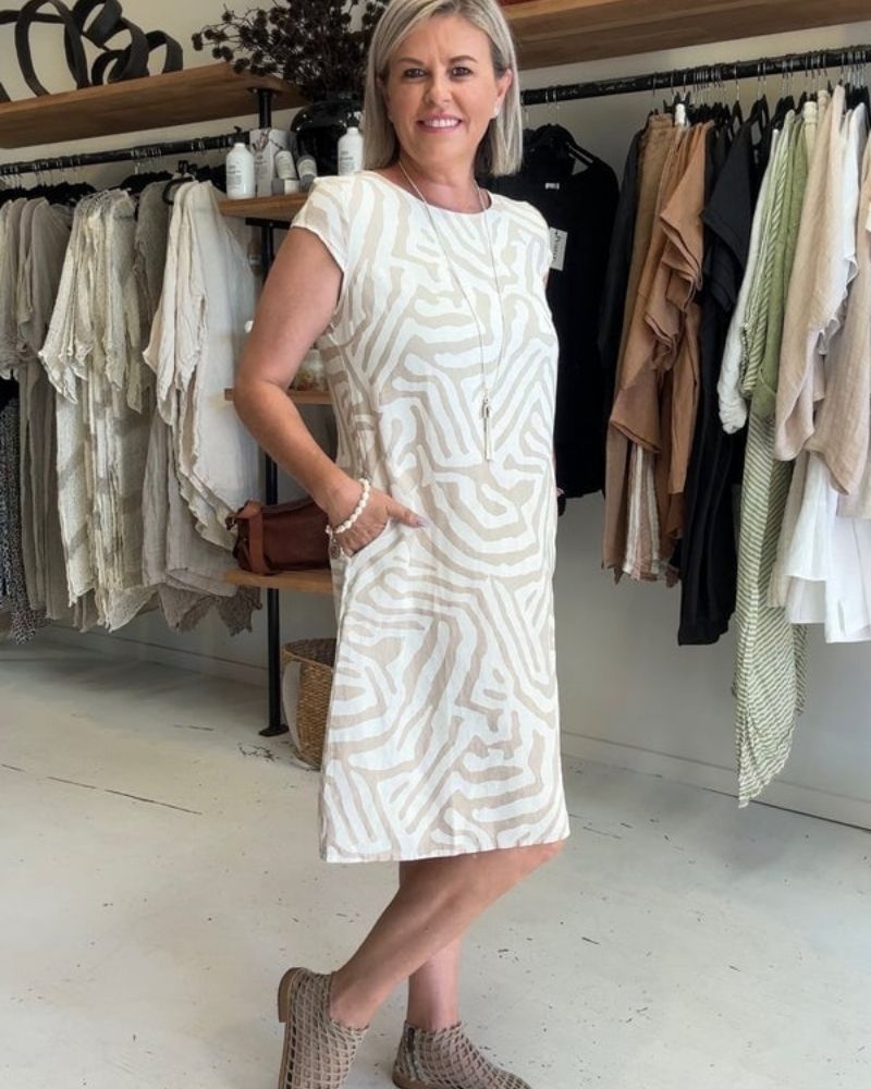 White zebra-print summer dress, round neckline and short sleeves, knee length