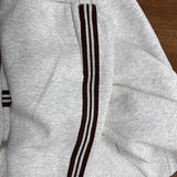 Vintage-inspirierter grauer und weißer Halbzip-Sweatshirt mit weitem Hosen-Set