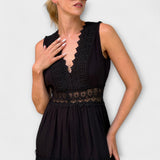 Aurélie - Elegantes Spitzenkleid mit V-Ausschnitt