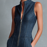 Dunkelblauer, ärmelloser Jumpsuit im Retro-Stil für Damen mit Stehkragen, ausgestelltem Schnitt und Reißverschluss vorne.