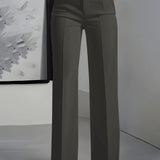 Hochgeschnittene Damenhose mit elastischem Bund