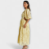 Elegante Kleider mit zarten Details