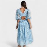Elegante Kleider mit zarten Details