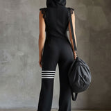 Retro-inspirierter schwarzer ärmelloser Kapuzen-Jumpsuit mit sportlichen Spitzenstreifen