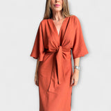 Holly - Lässiges Kleid mit V-Ausschnitt, aus Baumwolle und Leinen mit Bindegürtel