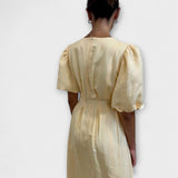 Josephine - Maxikleid in Olivgelb mit luftigem Design
