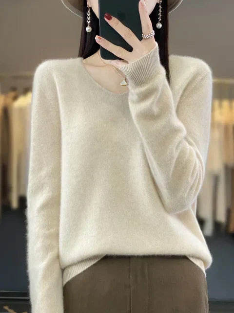 Soft knit pullover sweater in cream white, long sleeves, V-neckline