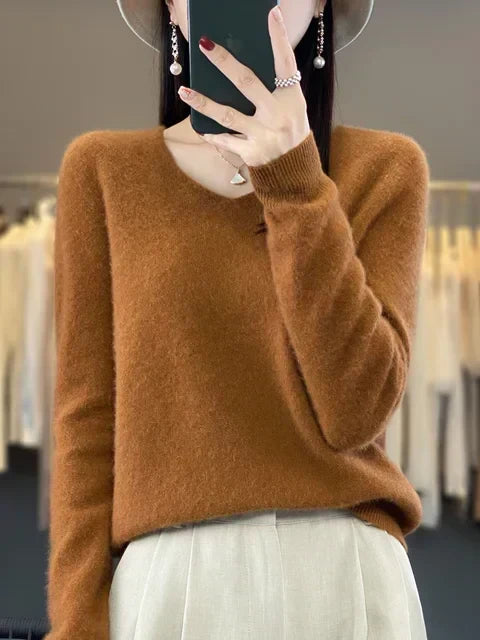 Soft knit sweater in camel brown, long sleeves, crew neckline