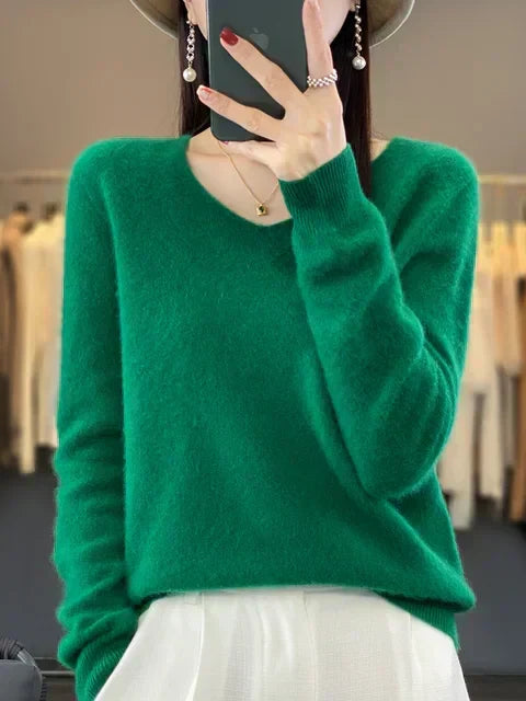 Soft knit pullover sweater in emerald green, long sleeves, V-neckline