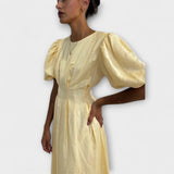 Josephine - Maxikleid in Olivgelb mit luftigem Design