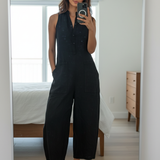 Minimalistischer Damen-Jumpsuit mit Stehkragen, Knopfleiste und lässiger, lockerer Passform