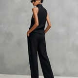 Elegantes Damen-Set in Schwarz mit rundem Ausschnitt, ärmellosem Oberteil und Hose.