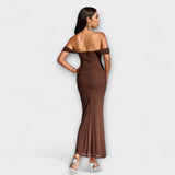 Ione - Figurbetontes Kleid mit schulterfreien und Raffung
