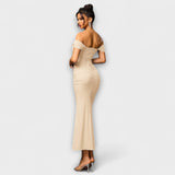 Ione - Figurbetontes Kleid mit schulterfreien und Raffung