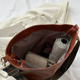 Embjørg | Klassische Schultertasche mit verstellbarem gemustertem Tragegurt