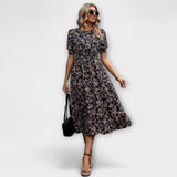 Amelia - Kleid mit Rundhalsausschnitt und floralem Muster