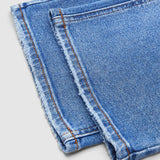 Jeans mit mittelhohem Bund und gerader Passform