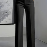 Hochgeschnittene Damenhose mit elastischem Bund