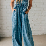 Entspannt geschnittene, gefaltete Denim-Jumpsuit mit Kordelzug