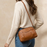 Finbjørg | Kleine und vielseitige Tasche in goldenem Cognac-Ton