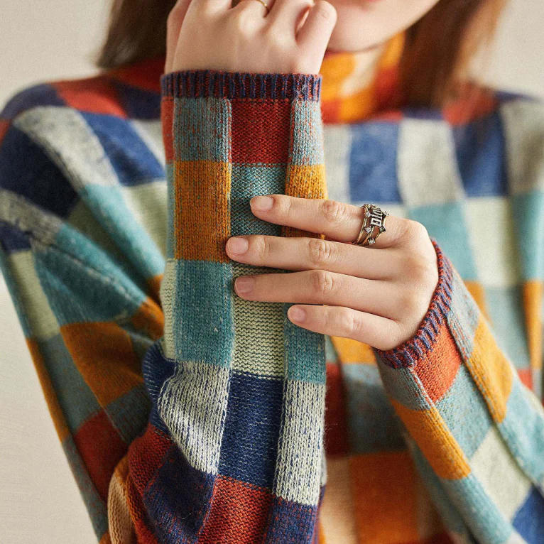 Plaid turtleneck sweater collar and sleeve cuffs in multicolor check knit