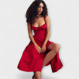Zipporas - Enganliegendes Kleid mit modernem Frühlingsblumenmuster